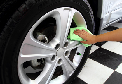 Auto mit Hausmitteln putzen, reinigen und pflegen