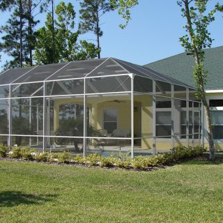Glasschiebewände bieten auf der Terrasse sehr guten Schutz vor Witterungseinflüssen