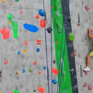 Klettern und Lernen: Wie das Indoor-Klettern die kognitive Entwicklung von Kindern beeinflusst