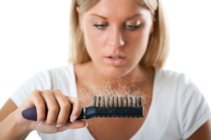 Nährstoffe (Vitamine und Mineralien) helfen bei Haarausfall