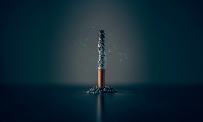 Nikotin- bzw. Zigarettengeruch mit Hausmitteln von Möbeln entfernen