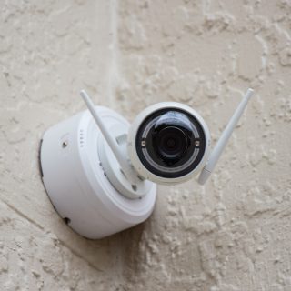 Überwachen Sie Ihr Grundstück und Haus mit einer WLAN Kamera